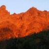 夕方、南八ヶ岳の西壁一面が真っ赤に染まります