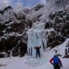 [三叉峰ルンゼ]
ゴルジュ帯の岩溝に発達した氷を辿るアイスクライミングルート。氷結状況は良好！