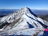 赤岳～中岳～阿弥陀岳の稜線上は写真のように雪がほとんど着いていません。