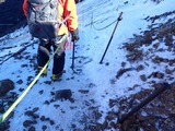 文三郎尾根登山道の積雪は減っていて、浮石や落石が目立ちます。