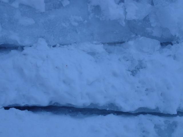 アイスクライミングルート　ジョウゴ沢・F2をリード中に発生した氷の亀裂