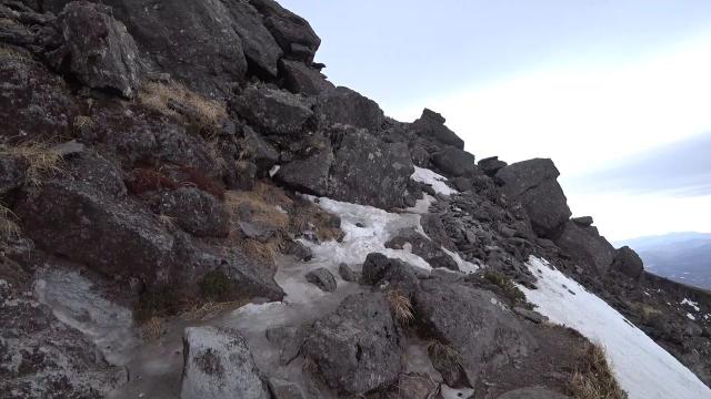 凍結してミックス状態の硫黄岳への登山道。
