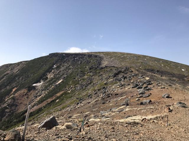 大ダルミ～硫黄岳山頂～赤岩の頭　残雪が無く、夏道になっています。