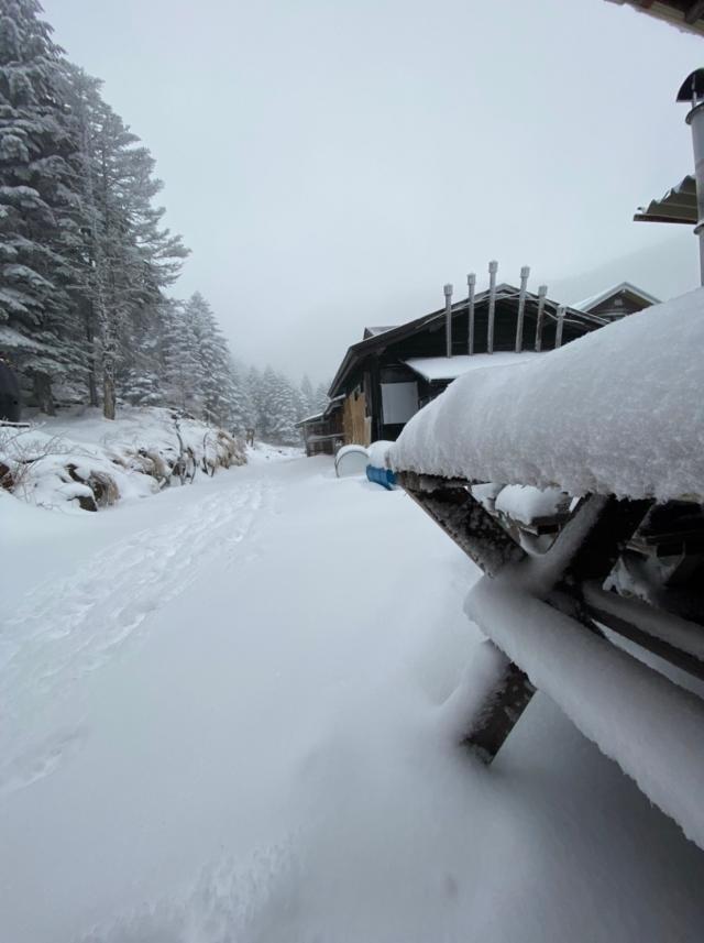 赤岳鉱泉周辺の積雪状況