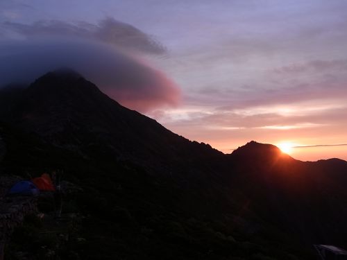 北岳山荘から見る朝日 