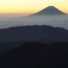 富士山のシルエットもくっきりと