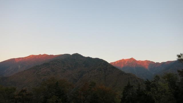 朝早くに鳥森山に登って赤石岳の朝焼けを見てきました。