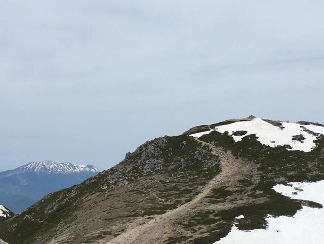 稜線の登山道上の雪は消えました