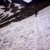 一ノ越へ向かう雪渓が残る登山道