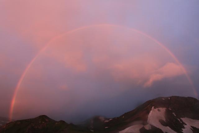 台風接近中の最中、旭岳上空に現れた見事な虹！ 