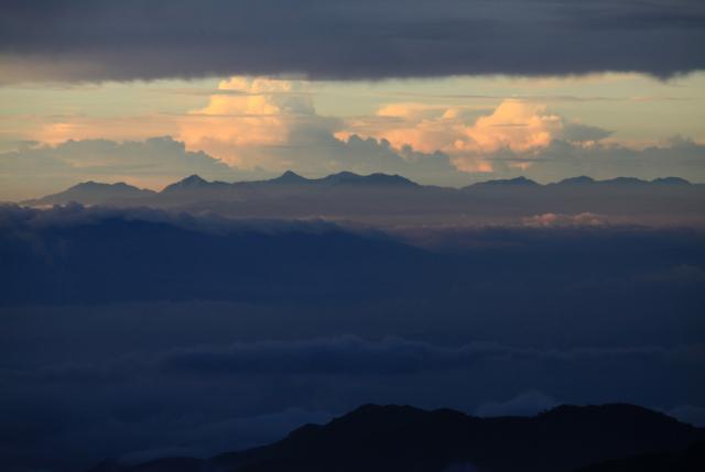 今朝は久しぶりにアルプスの山並みが帯状に綺麗に見えました 