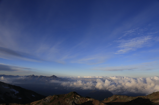 朝、剣立山方面も同様に素晴らしい景色になってくれました。 