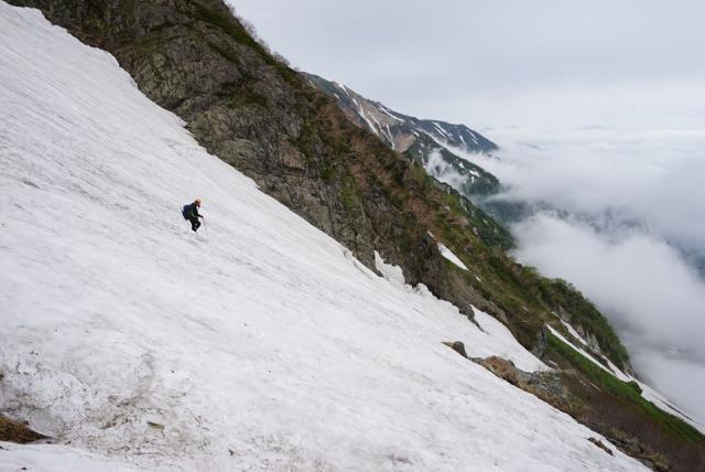 大雪渓ルート　小雪渓は急傾斜で下りは特に注意して下さい。