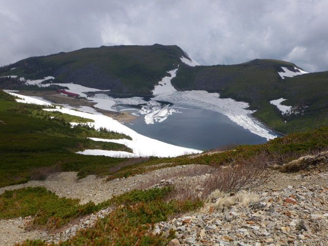 白馬大池と山荘は残雪が非常に少なくまた、大池の解氷も進んでいます。