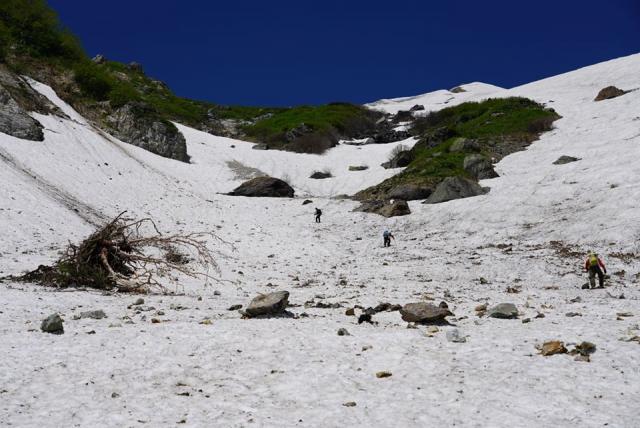 大雪渓　葱っ平の夏道に取りつく手前の辺りが落石要注意。