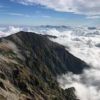 白馬岳山頂付近からの雲海に浮かぶ小蓮華山