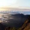 唐松岳頂上山荘南　八方尾根分岐より眺める　　輝く朝陽の色に染まる雲海です。 