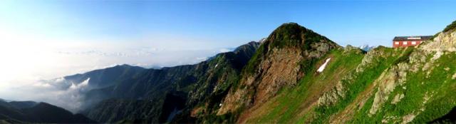 遠見尾根～牛首～剱岳～唐松岳頂上山荘の展望です。（八方尾根最上部より撮影）