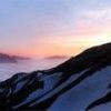 夕暮れの唐松岳と雲海に浮かぶ剱岳