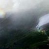 唐松岳頂上山荘の指定幕営地(テント場)と雪渓。薄い雲がスクリーン状に立ち昇りブロッケン現象が見られました。
