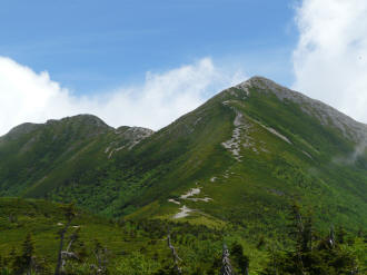 ３連休中は多くの登山者が爺ヶ岳稜線を行き交いました 