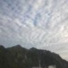 秋らしいうろこ雲が鹿島槍ヶ岳上空を覆いました。