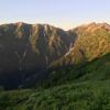 本当の梅雨明け？を思わせる朝です。針ノ木岳と蓮華岳に朝陽があたります。
