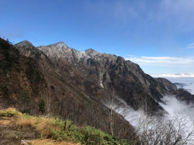 10月17日　鹿島槍ヶ岳初冠雪！何ごとも初物はいいですね。