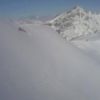 雪にすっぽり埋まった燕山荘 