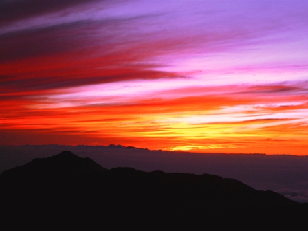 ここ最近、夕焼けは笠ヶ岳あたりがイイ色に染まります 