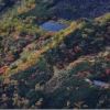 北穂の池の紅葉　ヘリコプターから南岳小屋スタッフ撮影　北穂の池は一般ルート上にはありません。