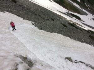 涸沢～ザイテングラード取り付きに残る雪渓　アイゼン推奨