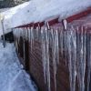 冬季小屋の軒には立派な氷柱ができていました！