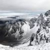 穂高初冠雪。稜線から見た涸沢と北尾根。