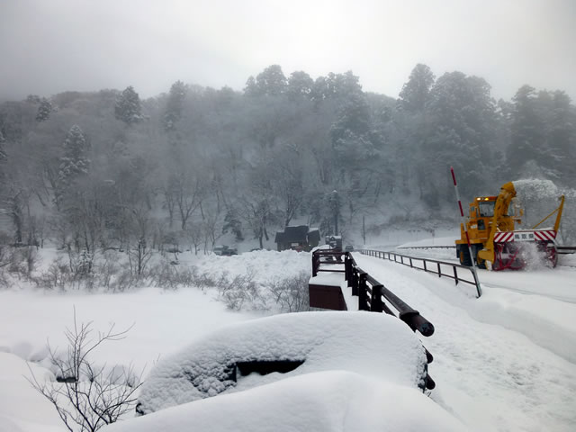 大山寺橋も除雪中