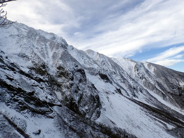上宝珠越から見た北壁の大屏風岩（撮影　山岳ガイド勝部様　佐々木様）