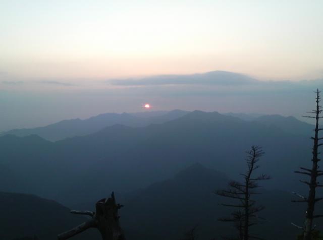頂上山荘から見た朝日 