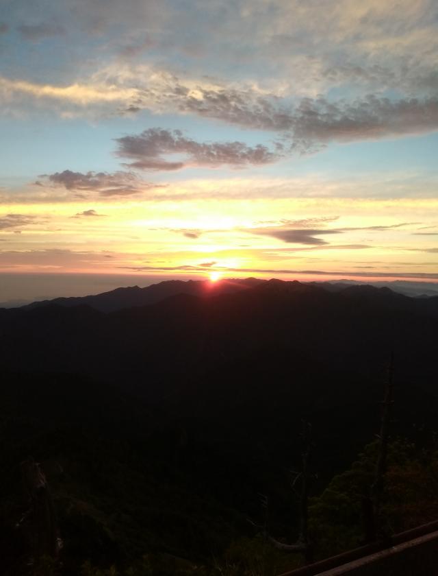 頂上山荘からの日の出