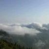 雲海がたなびく剣山の山頂
