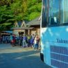 荒川登山口でバスに並ぶ列