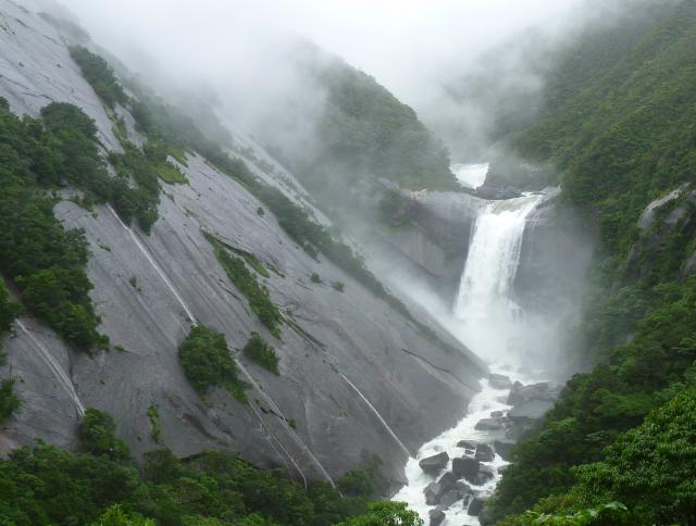 7/4の大雨を受け水量が増加し大瀑布となった千尋の滝
