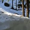 登山道の入り口　多くの雪が残っており、気温上昇による雪崩の危険性が高まっています。登山はお控え下さい。