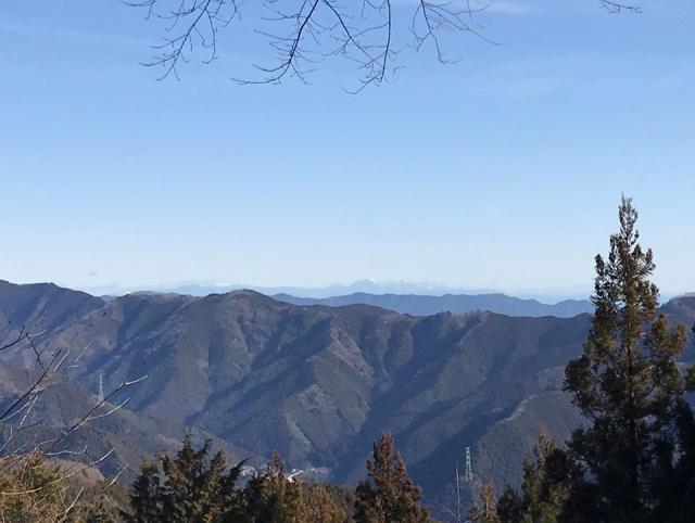 ケーブルカー御岳山駅の広場「御岳平」から、栃木県の男体山まで見ることができました。