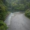 台風上陸の前日　16時20分　この日は未明から正午にかけて強い雨が降りました。日原川が濁っています。