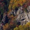 様々な奇岩と紅葉のコントラストがとてもきれいな高峯渓谷 