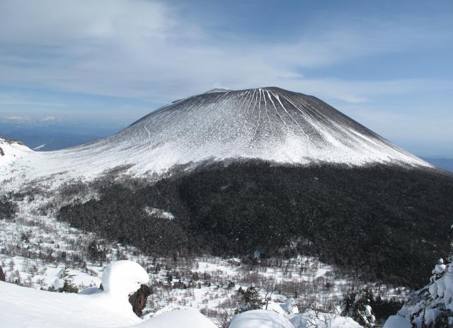 冬の黒斑山ツアー　鮮やかな浅間山の縞模様。すばらしい展望コースです。