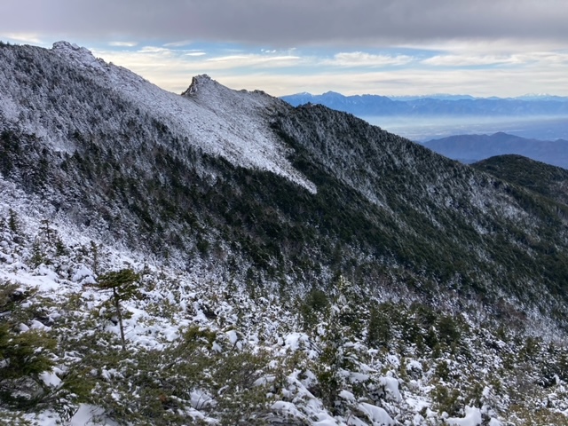 金峰山小屋から金峰山 大弛峠の情報 雪は廻り目平より手前からあります 21年12月10日 Yamakei Online 山と溪谷社