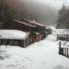 小屋の周りで30〜80cmの積雪。