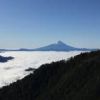巡視の朝、賽の河原から撮影。すっかり雪化粧した富士山。
