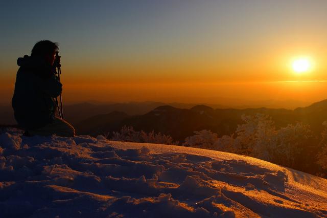 四国山岳植物園 岳人の森から四国山岳植物園の情報 積雪は10cmほど 山の中では6 14年01月09日 ヤマケイオンライン